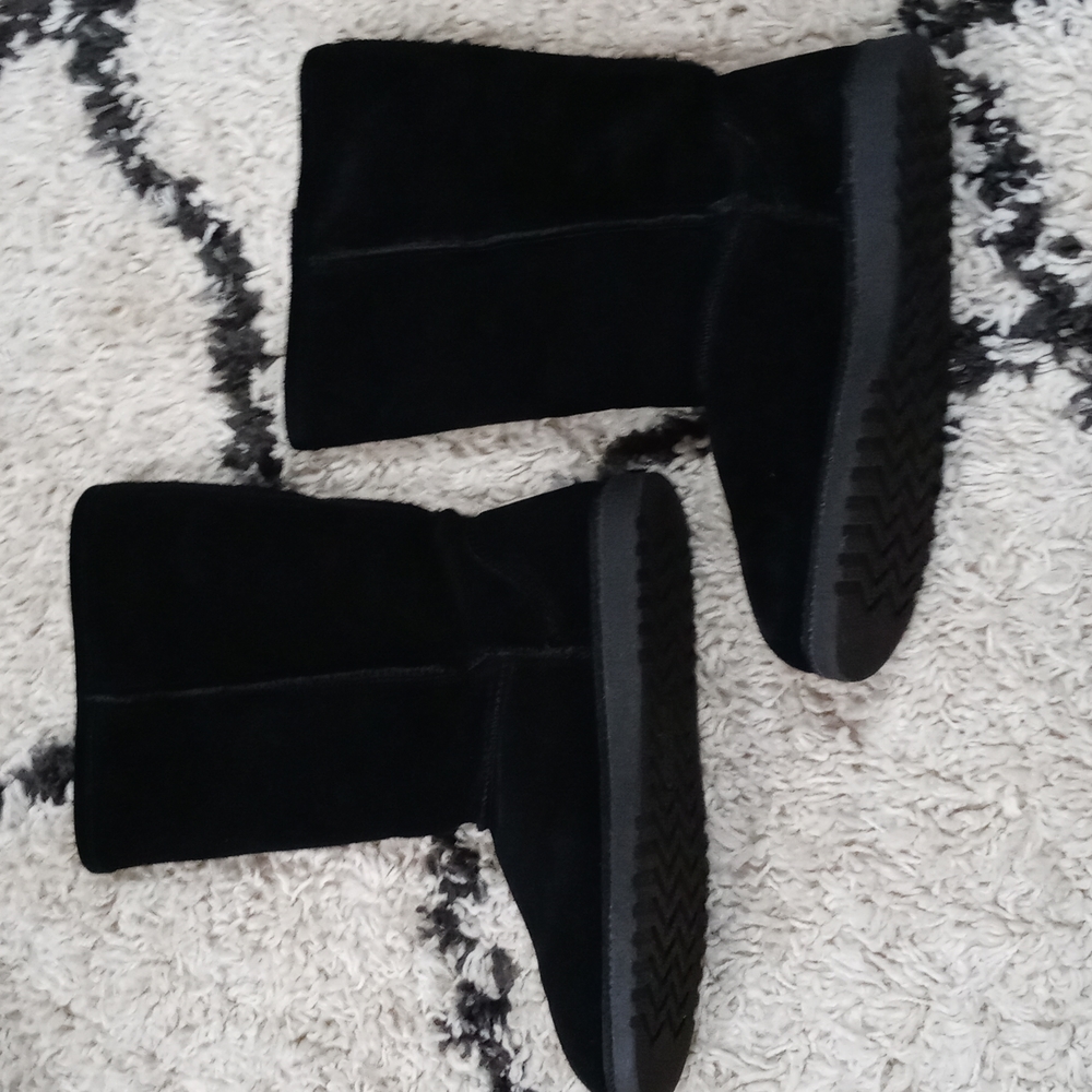 Target Xhilaration brand suede w/ faux fur lining mid-calf boots.  Sz 9.  Black.